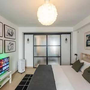 Superb 3 Bedroom & 3 Bathroom Duplex In Centre Appartement